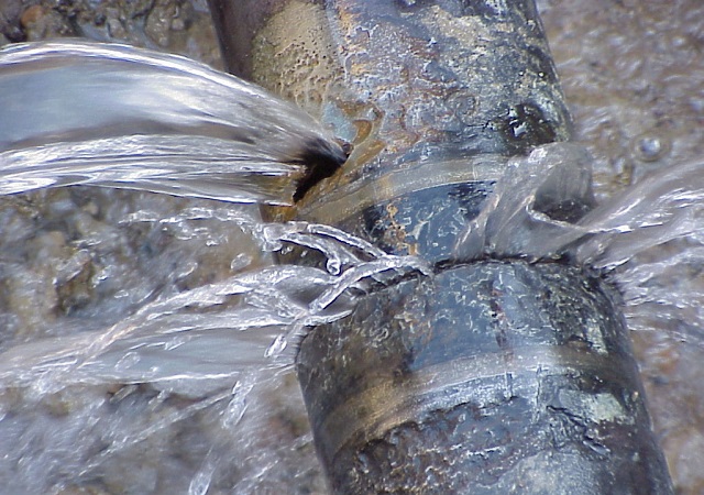 Toscana, l'acquedotto Fiora vieta anche il rabbocco di acqua per le piscine pubbliche